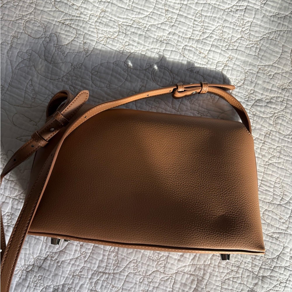 Freja New York Hudson Leather Shoulder Bag in Brown - Picture 12 of 15